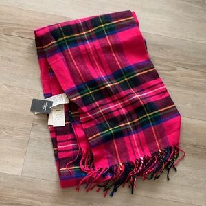 NWT Abercrombie & Fitch - New Plaid over 6 feet long, and 1 feet 8 wide scarf